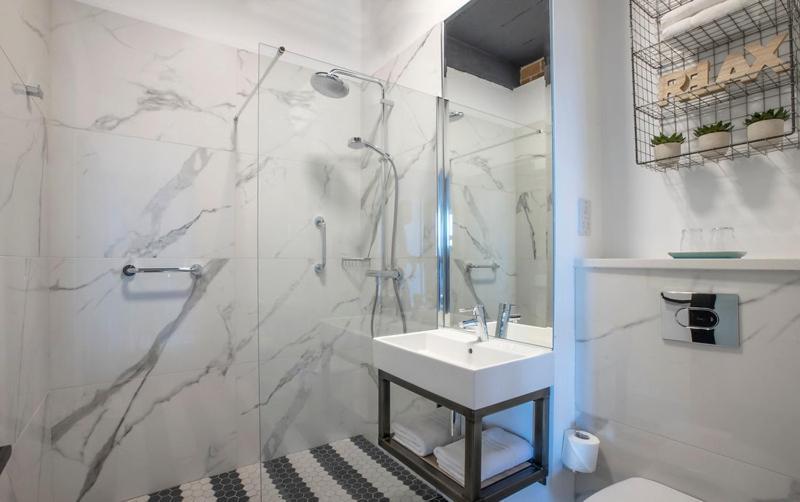 Hotel67 Киларни Екстериор снимка